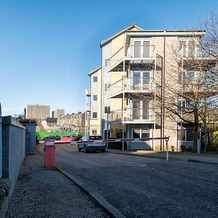 The Ojay'S - Hellena Apartment Aberdeen Exterior photo